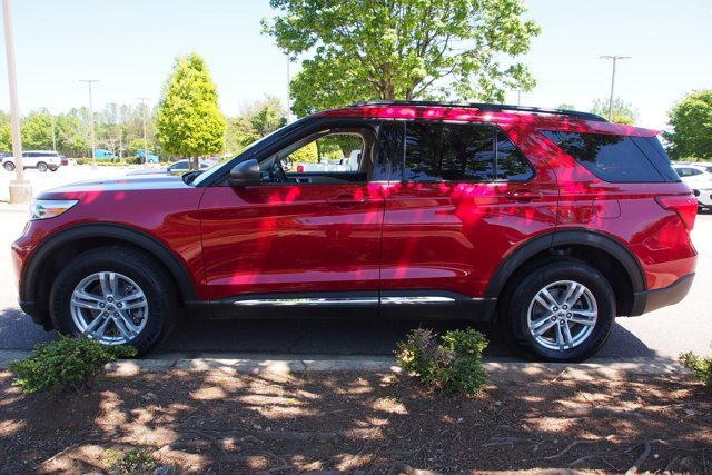 Certified 2023 Ford Explorer XLT w/ Equipment Group 202A AWD/4WD image 4