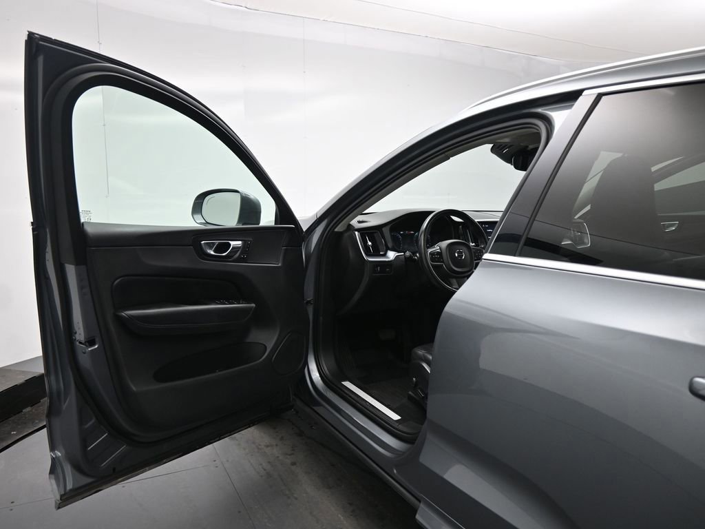 Used 2020 Volvo XC60 T5 Momentum w/ Protection Package Premier image 40