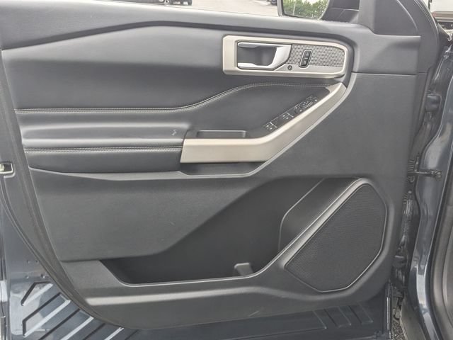 Certified 2022 Ford Explorer XLT w/ Equipment Group 202A RWD image 9