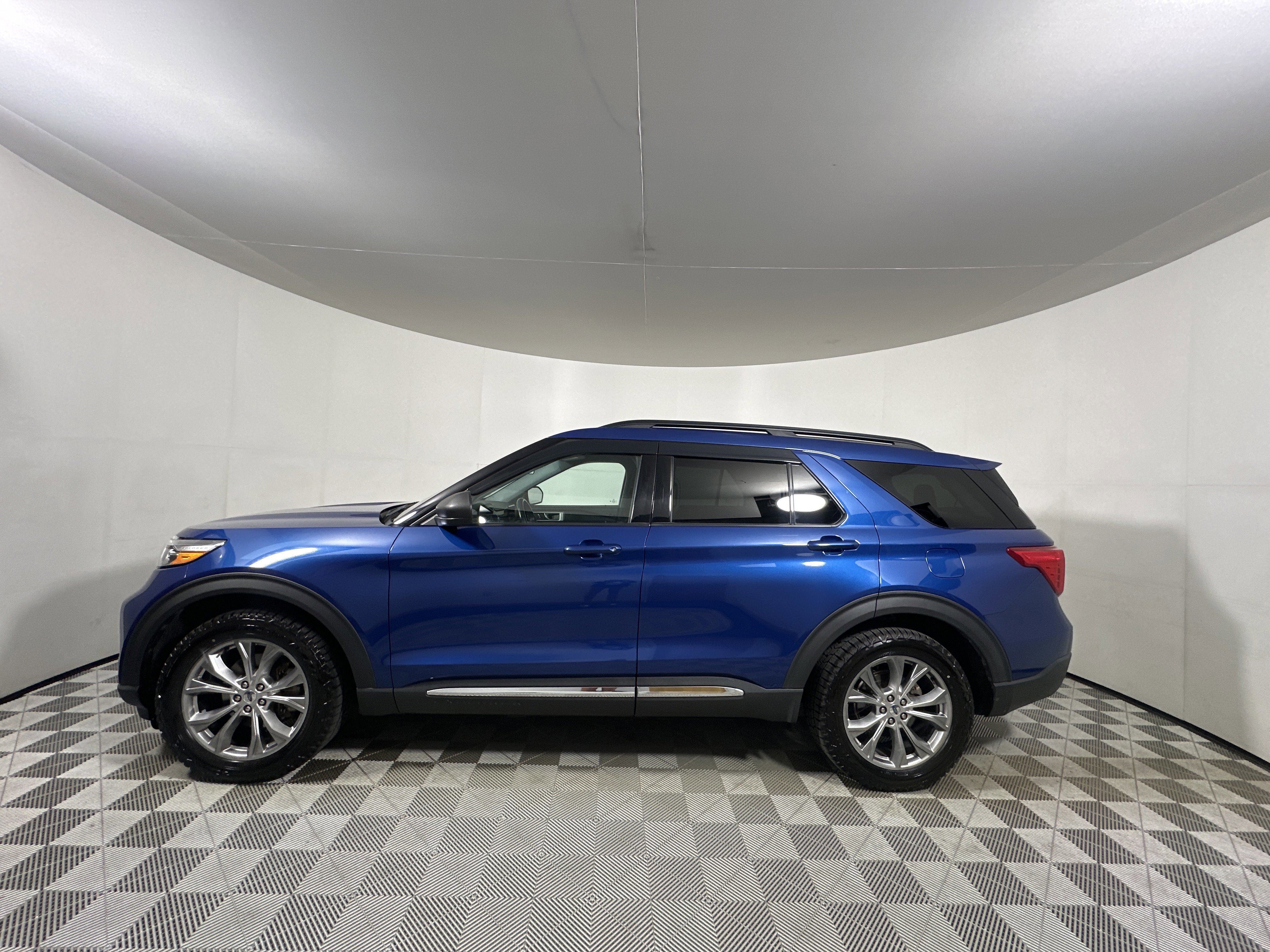 Certified 2021 Ford Explorer XLT w/ Equipment Group 202A image 2