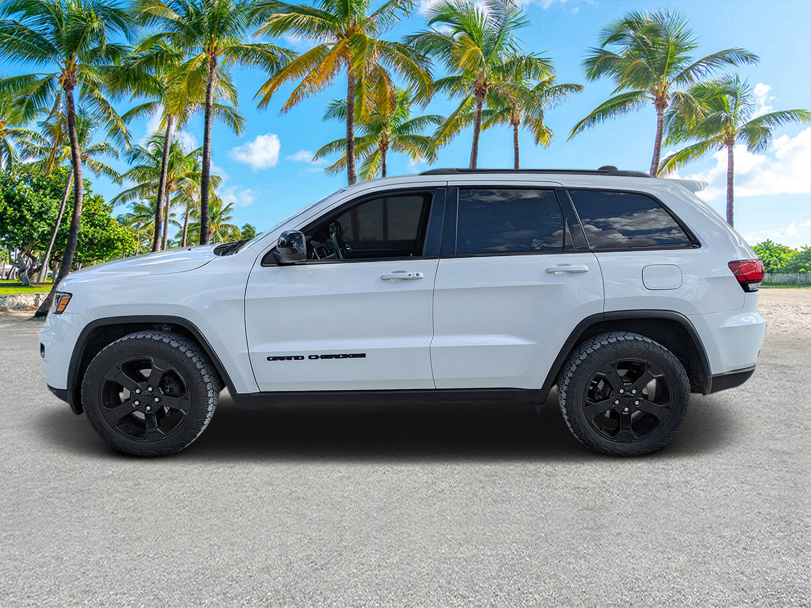 Used 2018 Jeep Grand Cherokee Laredo image 7