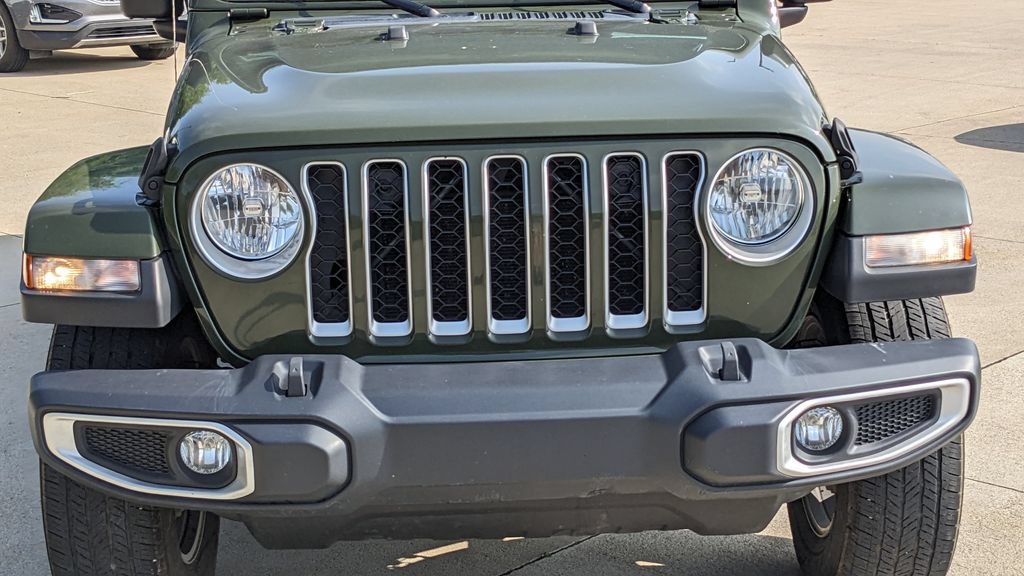 Used 2022 Jeep Gladiator Overland w/ Dual Top Group AWD/4WD image 9