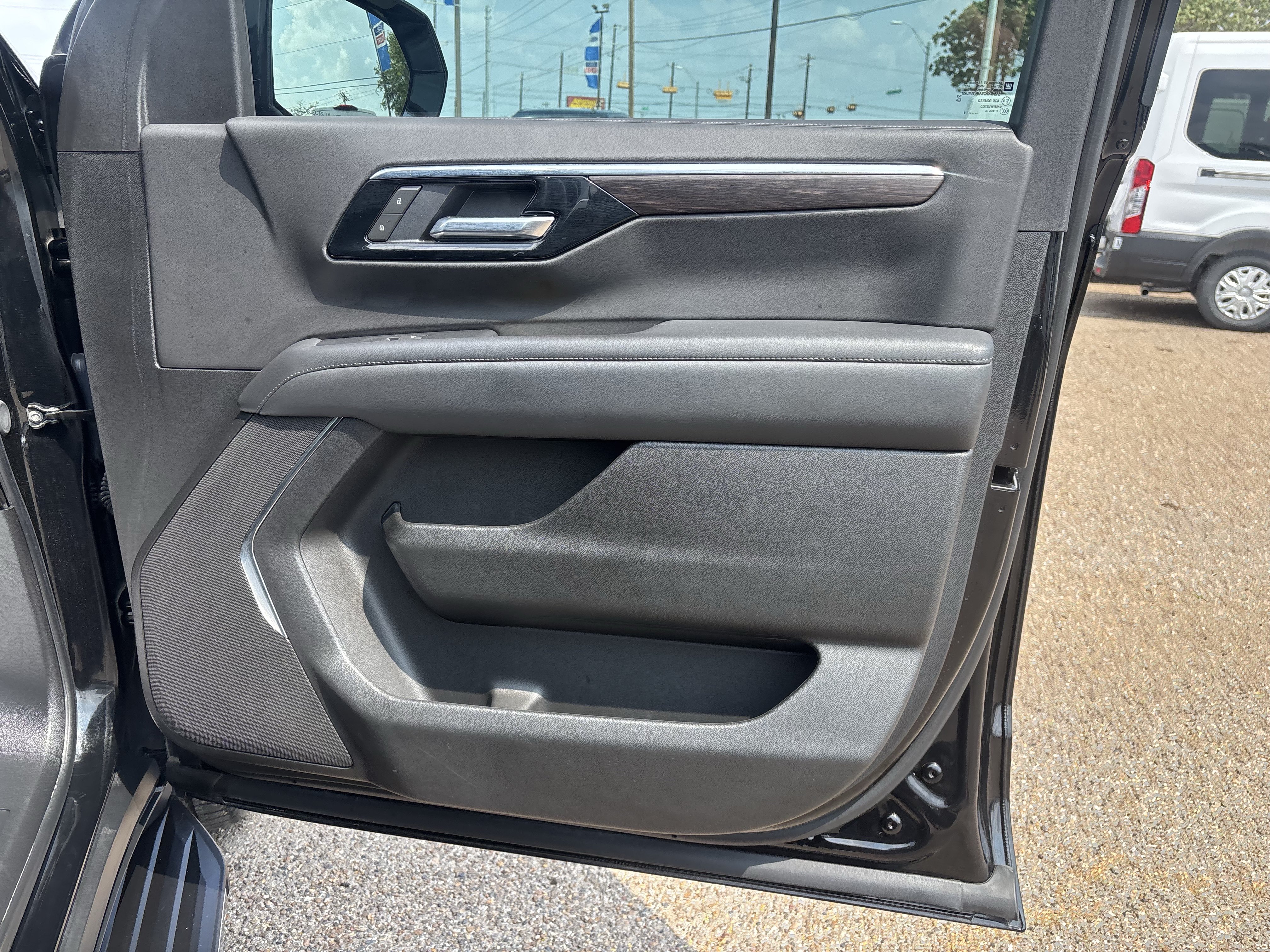 Used 2025 Chevrolet Tahoe LS RWD image 24
