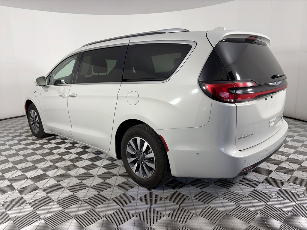 Used 2021 Chrysler Pacifica Touring-L image 5