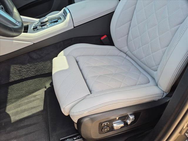 Used 2024 BMW X6 xDrive40i w/ Executive Package AWD/4WD image 17