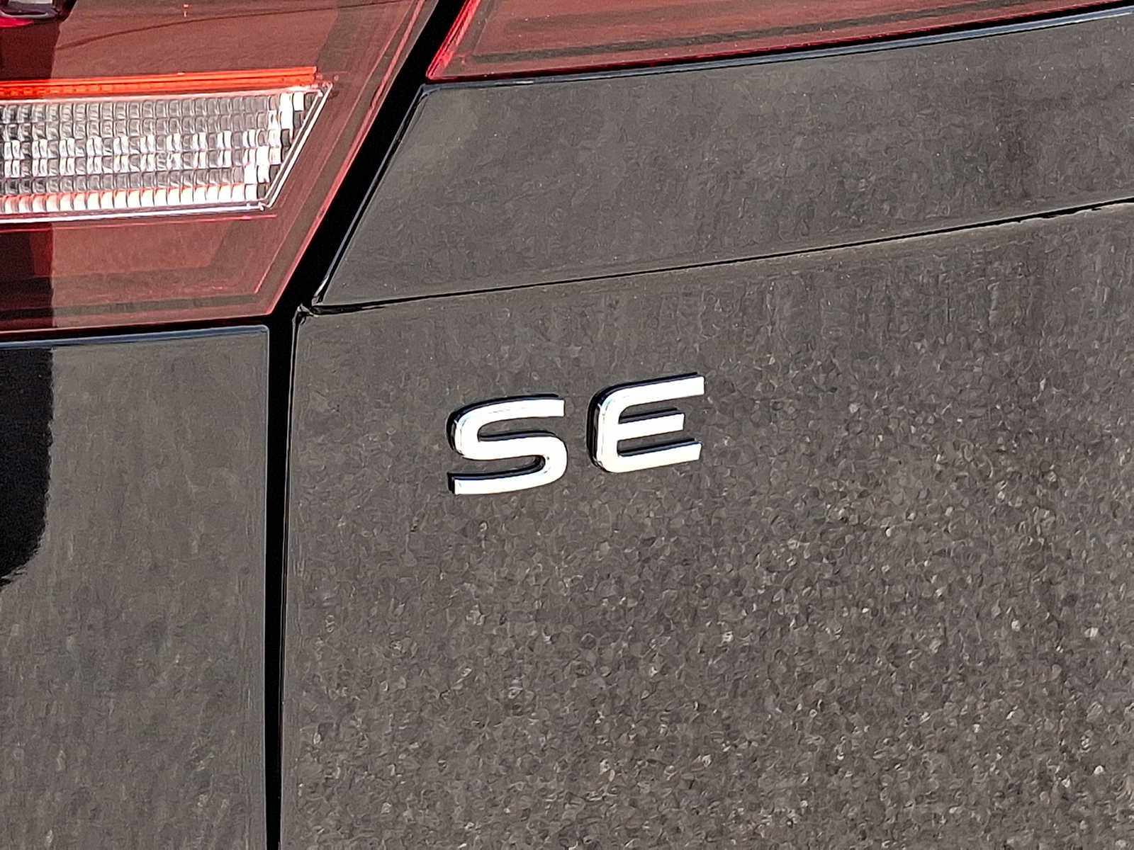 Used 2024 Volkswagen Tiguan SE R-Line AWD/4WD image 30