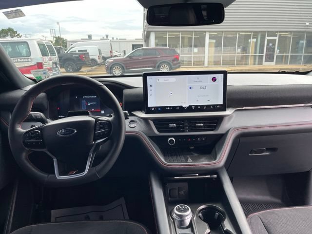 Certified 2025 Ford Explorer ST RWD image 25