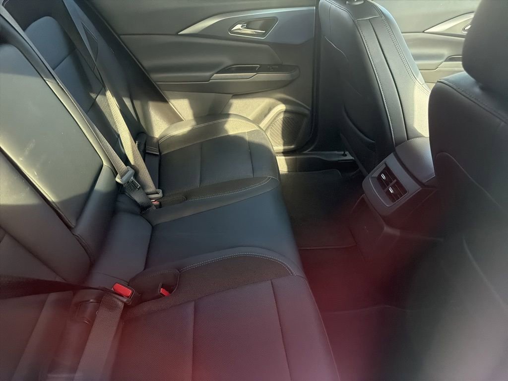 Used 2025 Chevrolet Equinox EV LT w/ Convenience Package image 13