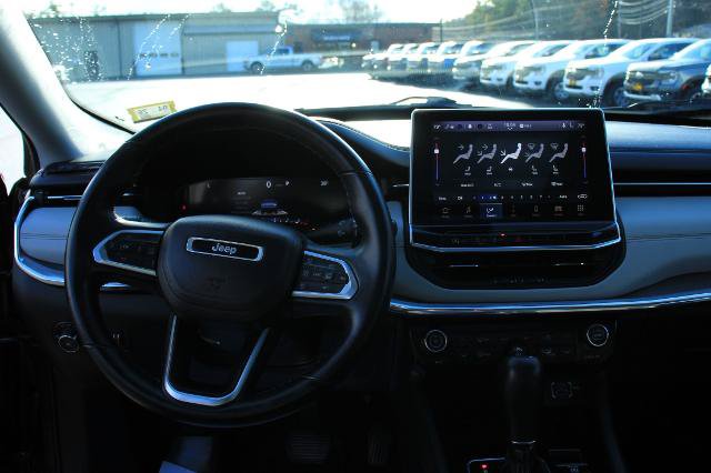 Used 2022 Jeep Compass Limited w/ Elite Group AWD/4WD image 13