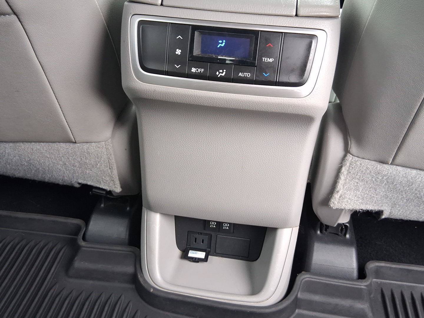 Used 2018 Toyota Highlander Limited FWD image 11
