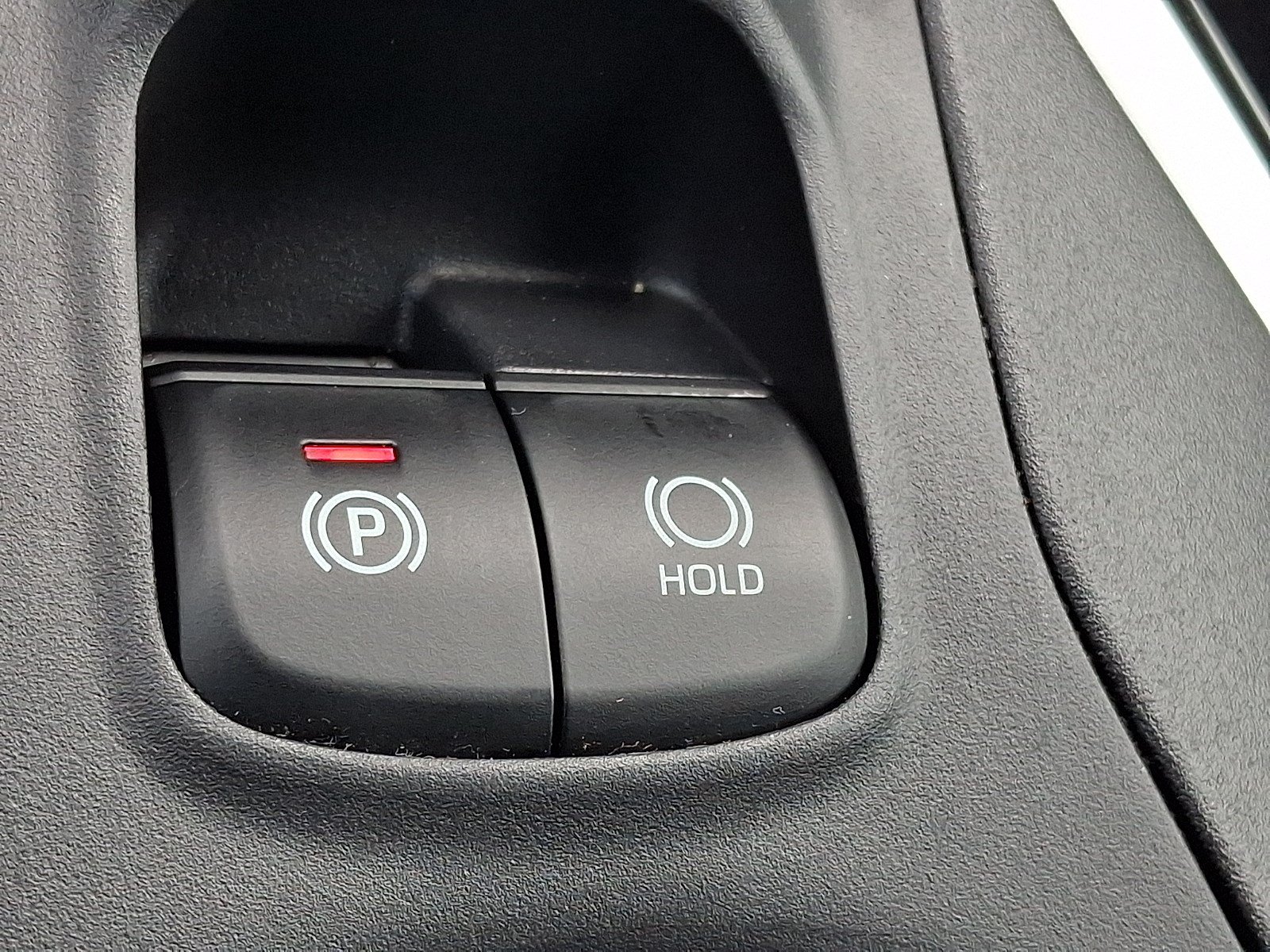 Used 2025 Toyota Corolla Cross LE FWD image 21