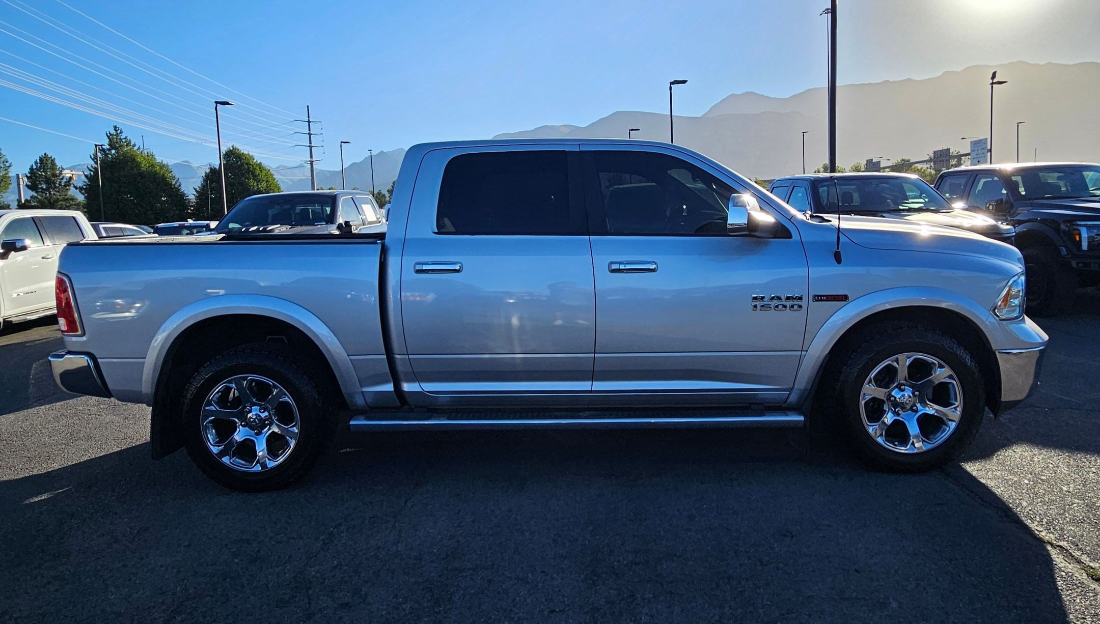 Used 2017 RAM 1500 Laramie AWD/4WD image 2