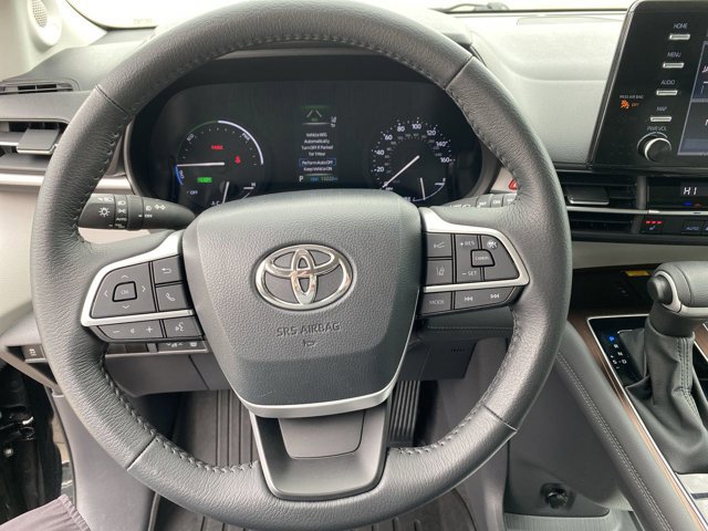 Used 2024 Toyota Sienna XLE w/ XLE Plus Package FWD image 14
