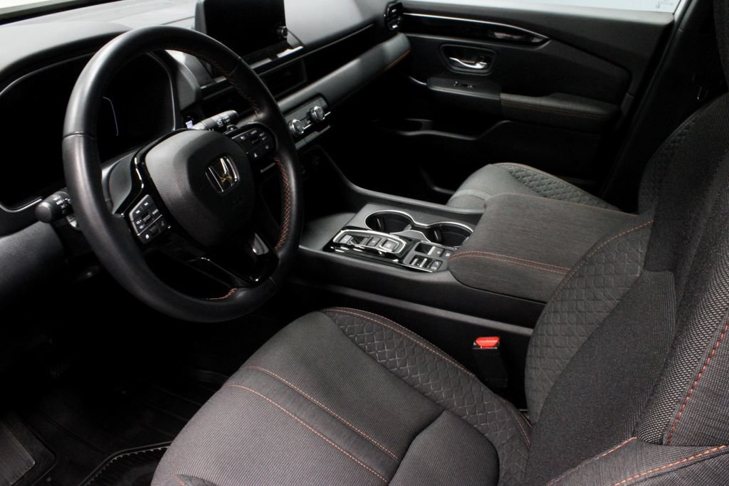 Used 2025 Honda Pilot Sport image 22