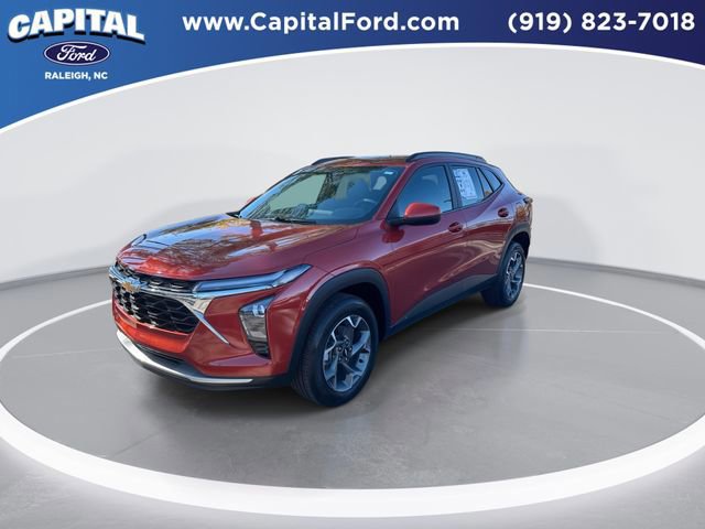 Used 2024 Chevrolet Trax LT image 2