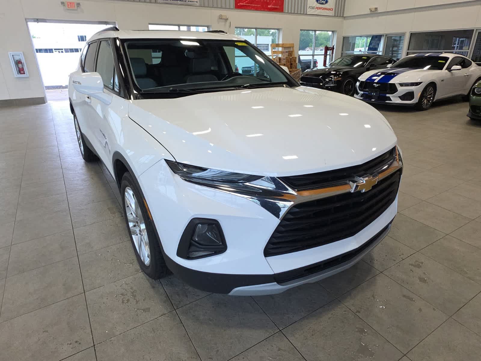 Used 2019 Chevrolet Blazer LT w/ Sun and Wheels Package FWD image 3