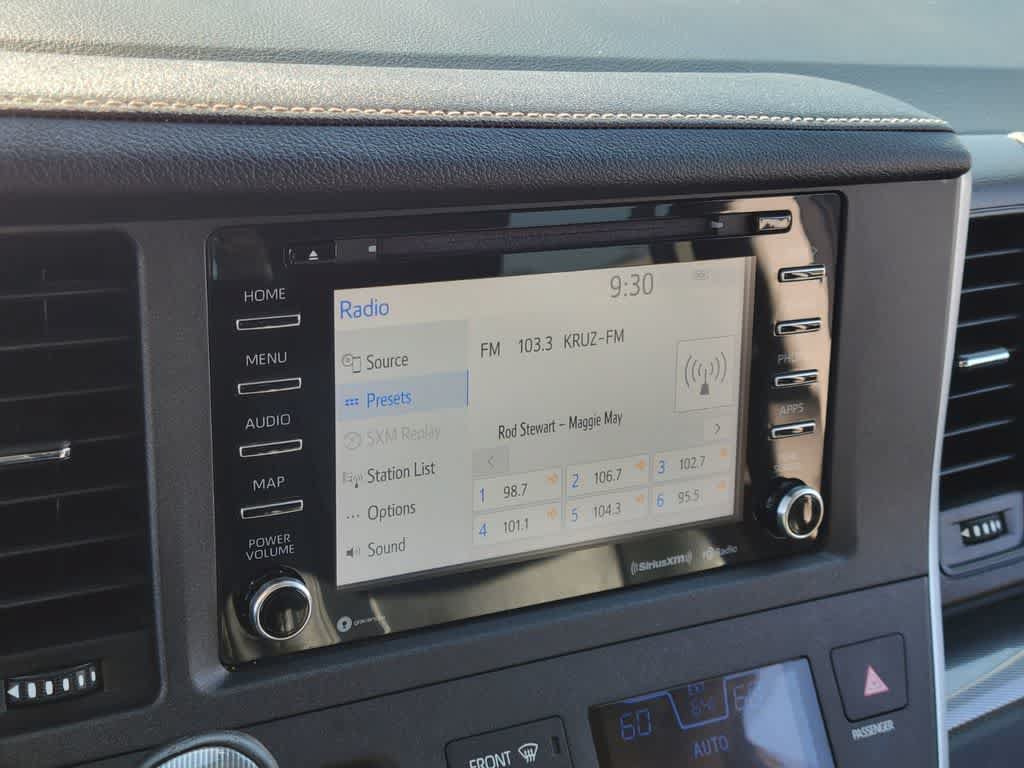 Used 2020 Toyota Sienna SE w/ Carpet Mat Package FWD image 21
