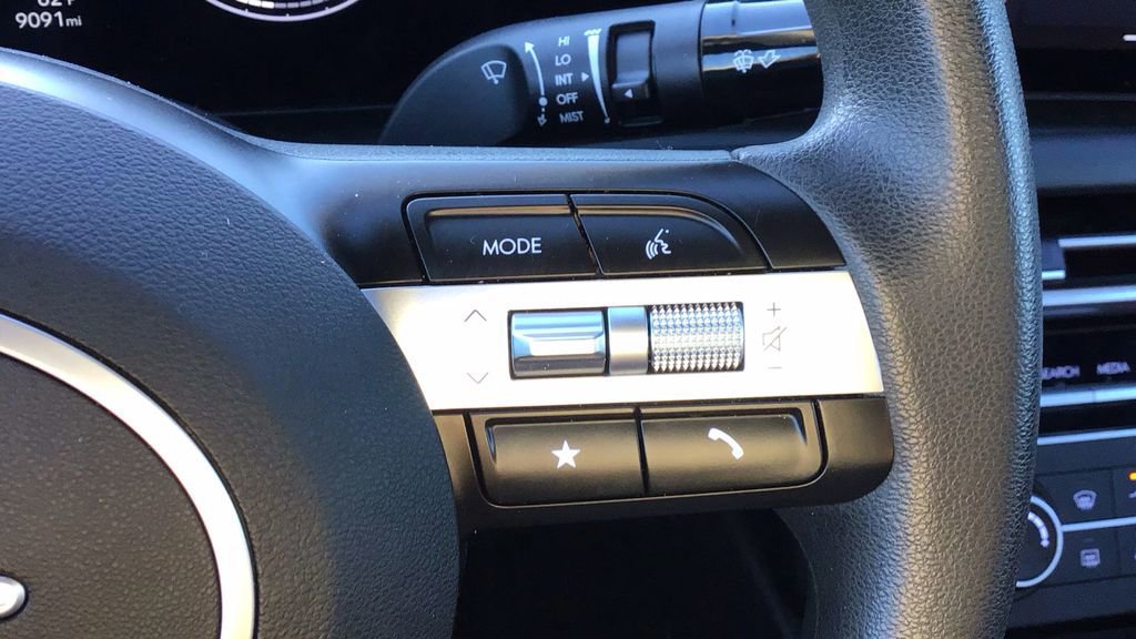 Used 2025 Hyundai Santa Cruz SE image 25