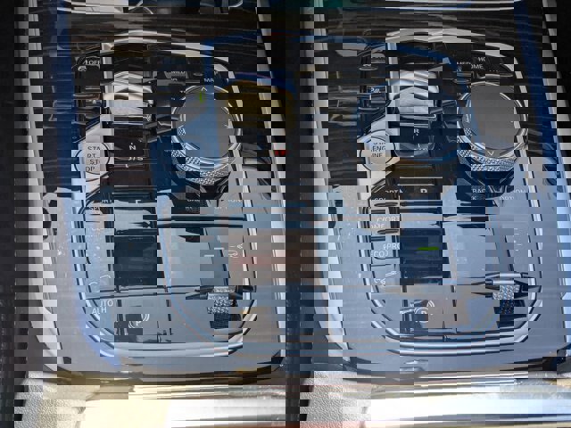 Used 2025 BMW X7 xDrive40i w/ M Sport Package image 26