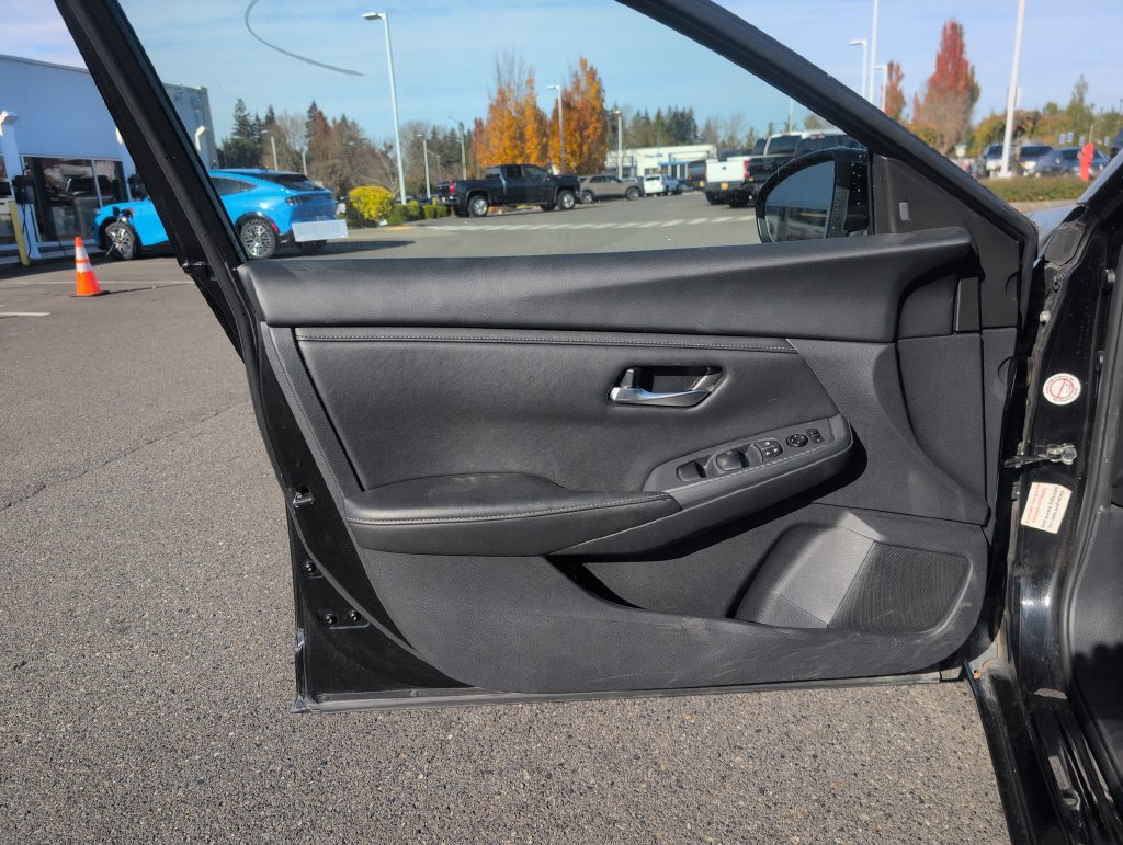 Used 2025 Nissan Sentra SV FWD image 17