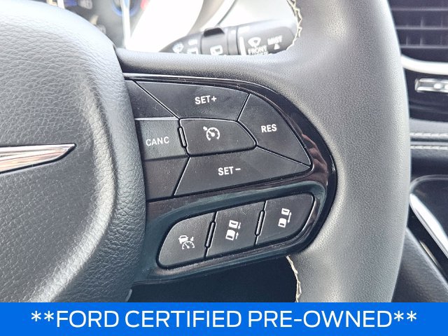 Used 2023 Chrysler Pacifica Touring FWD image 32