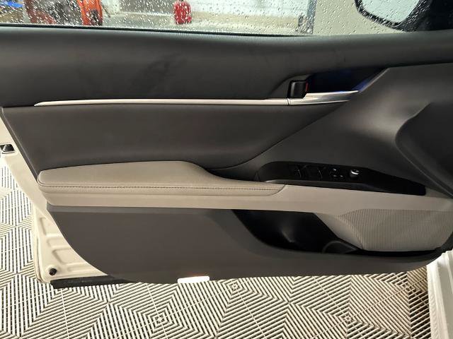 Used 2023 Toyota Camry XSE FWD image 11