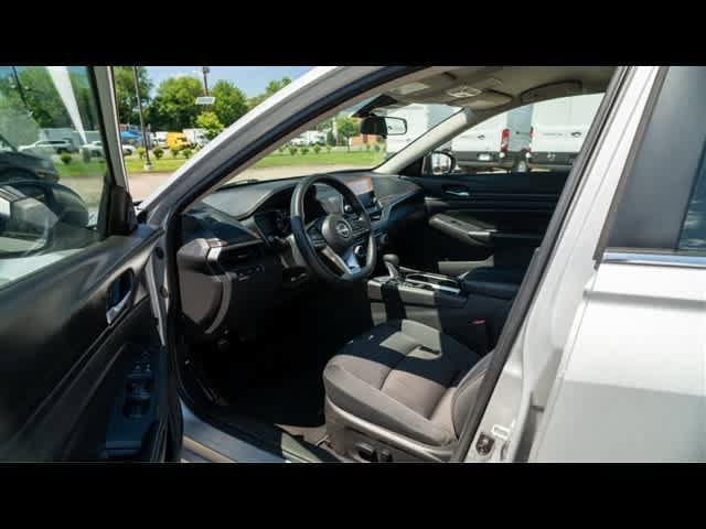 Used 2024 Nissan Altima 2.5 SV FWD image 13