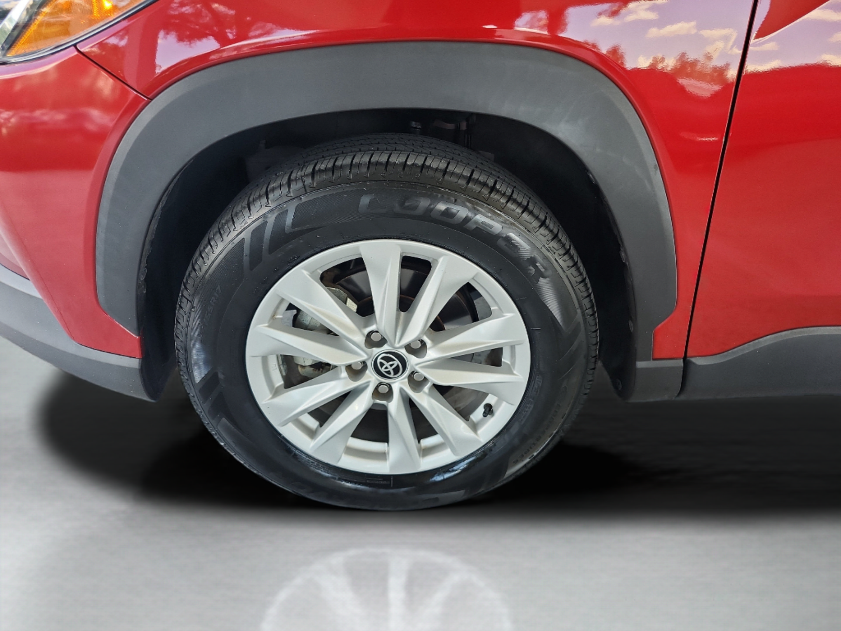 Used 2022 Toyota Corolla Cross LE w/ Moonroof Package FWD image 30