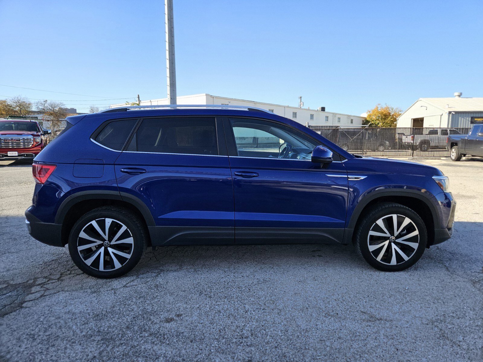 Used 2024 Volkswagen Taos SE image 2