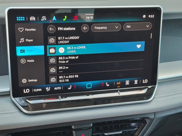Used 2025 Volkswagen Tiguan SE FWD image 16