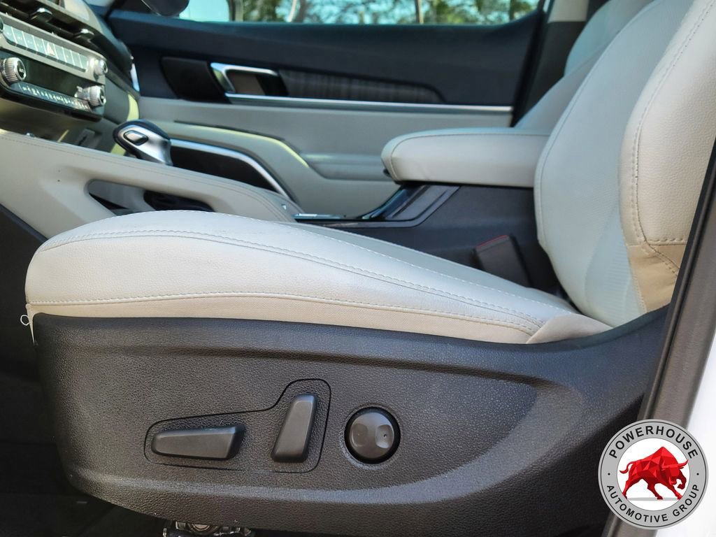 Used 2024 Kia Telluride EX w/ EX Captain's Chair Package image 27
