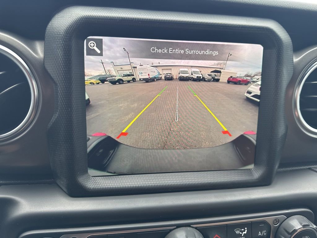 Used 2023 Jeep Gladiator Rubicon w/ Cold Weather Group image 31