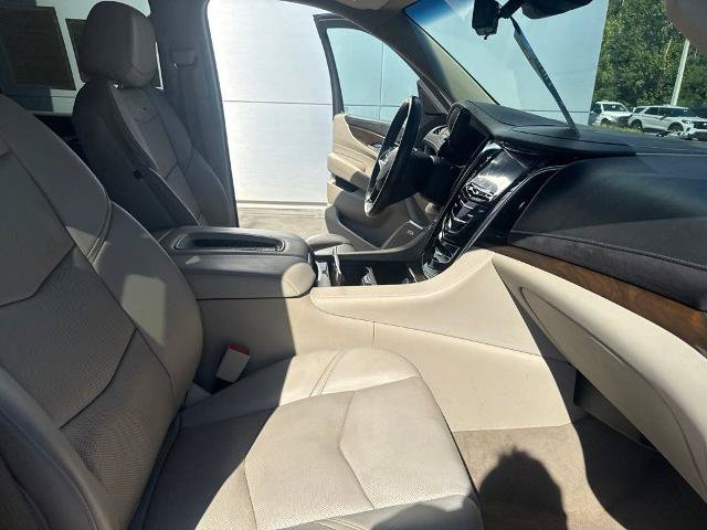 Used 2020 Cadillac Escalade Luxury AWD/4WD image 38