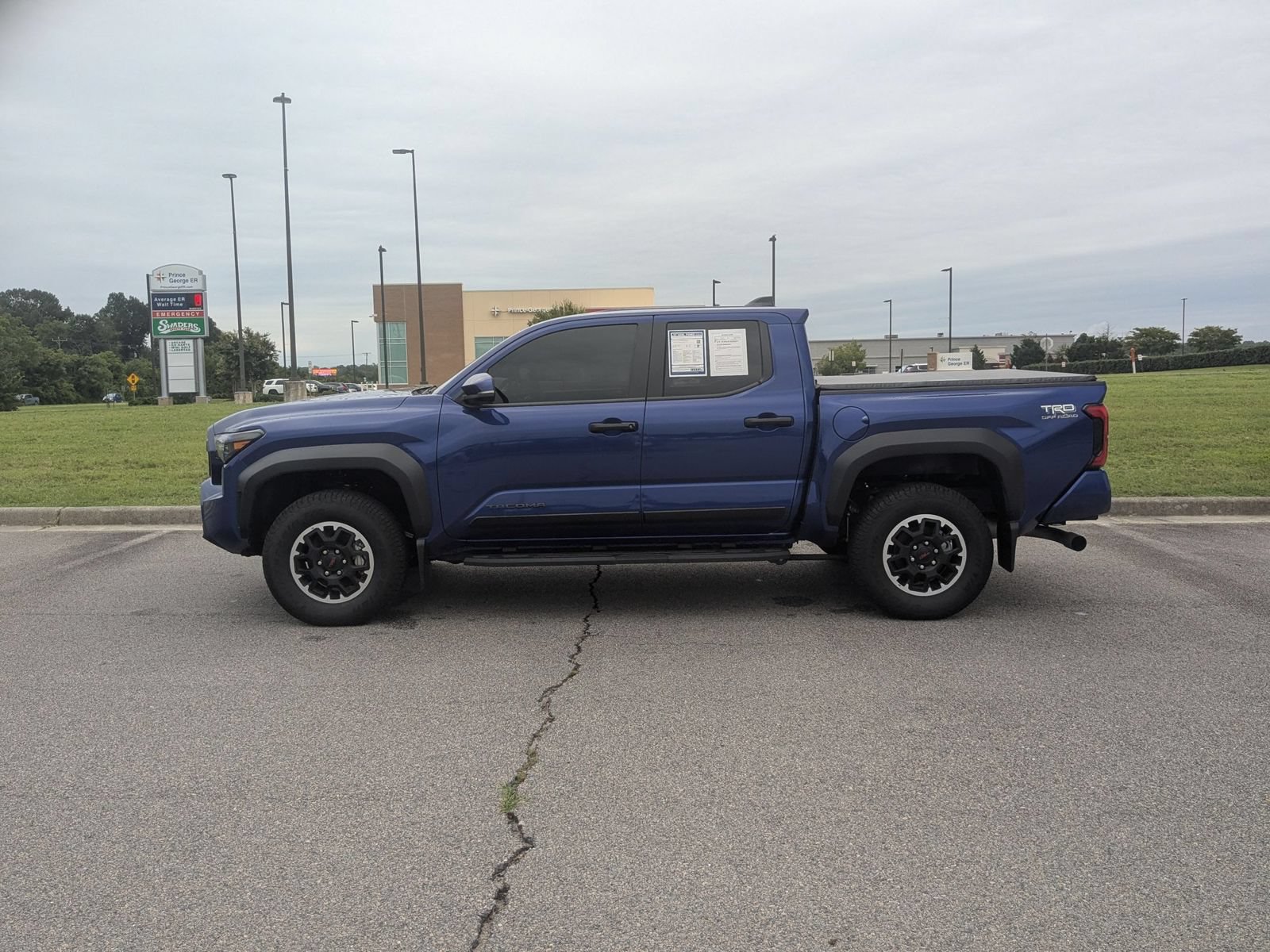 Used 2025 Toyota Tacoma TRD Off-Road w/ TRD Off Road Upgrade Package AWD/4WD image 6