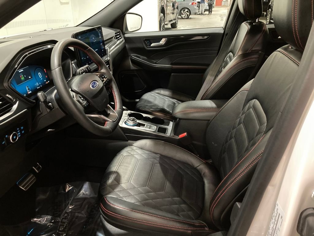 Certified 2023 Ford Escape ST-Line Elite w/ Premium Technology Package image 19