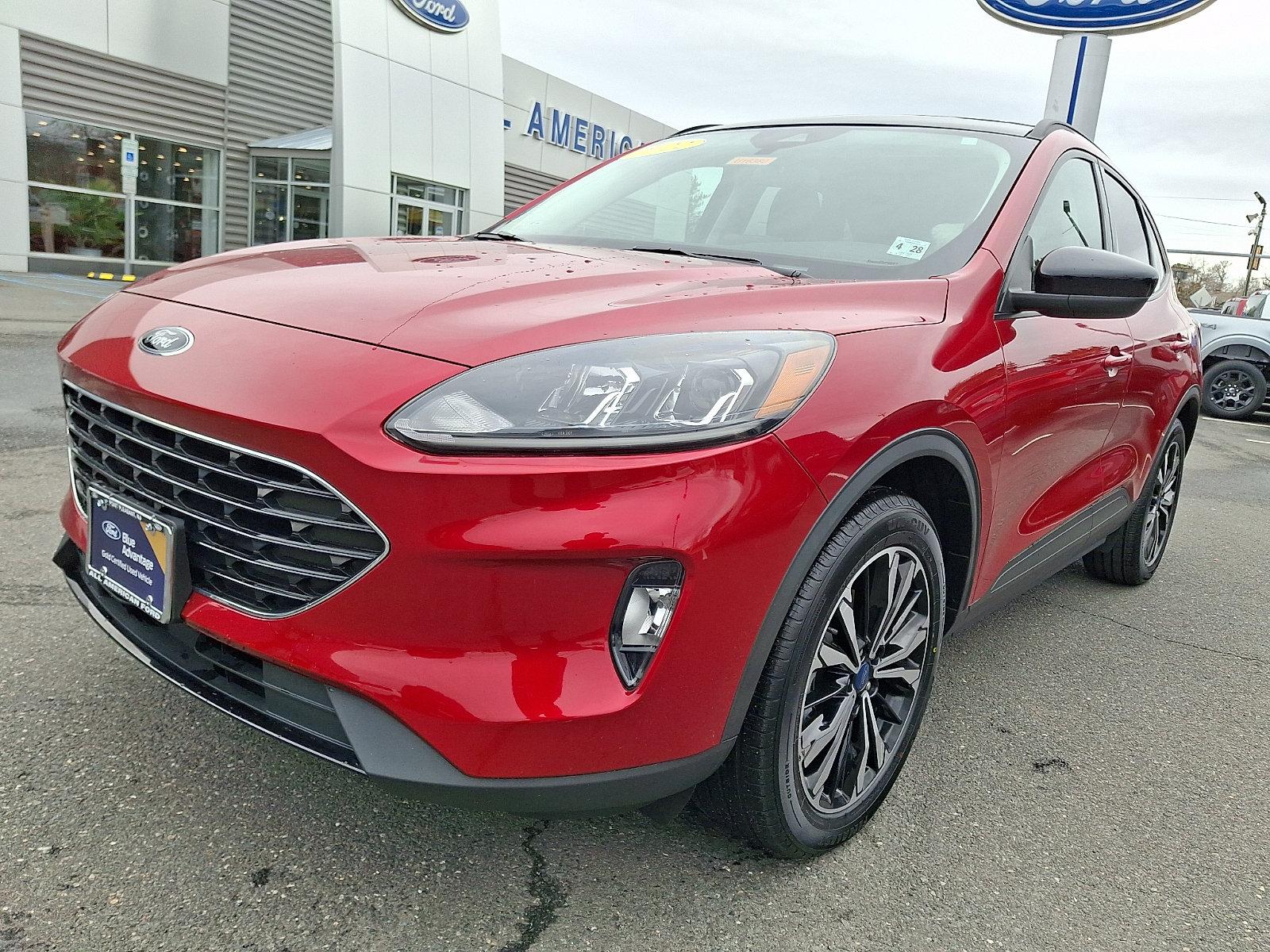 Certified 2022 Ford Escape SEL w/ SEL Stealth AWD Package image 4