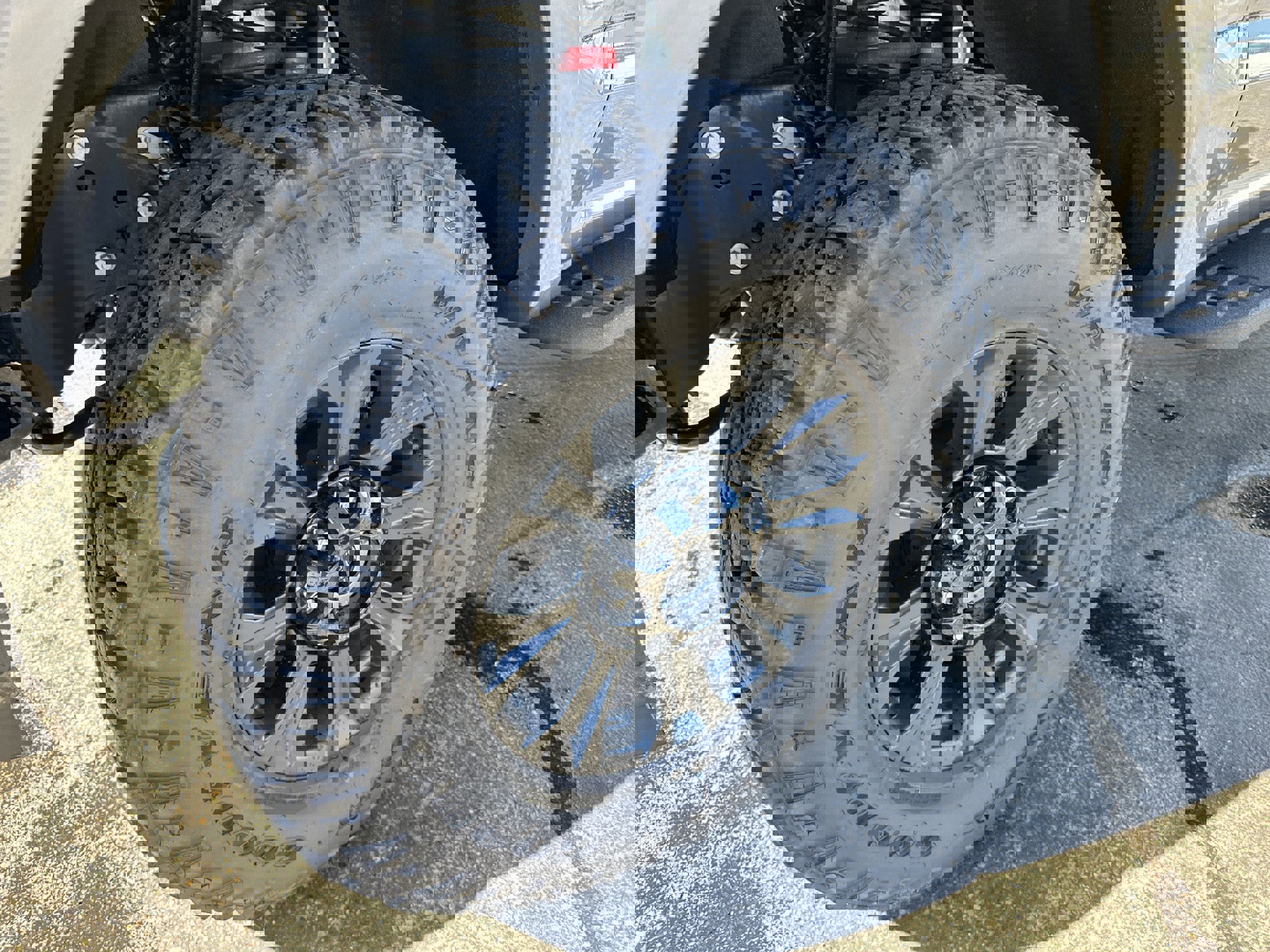 Certified 2022 Ford F350 Lariat w/ Tremor Off-Road Package image 9