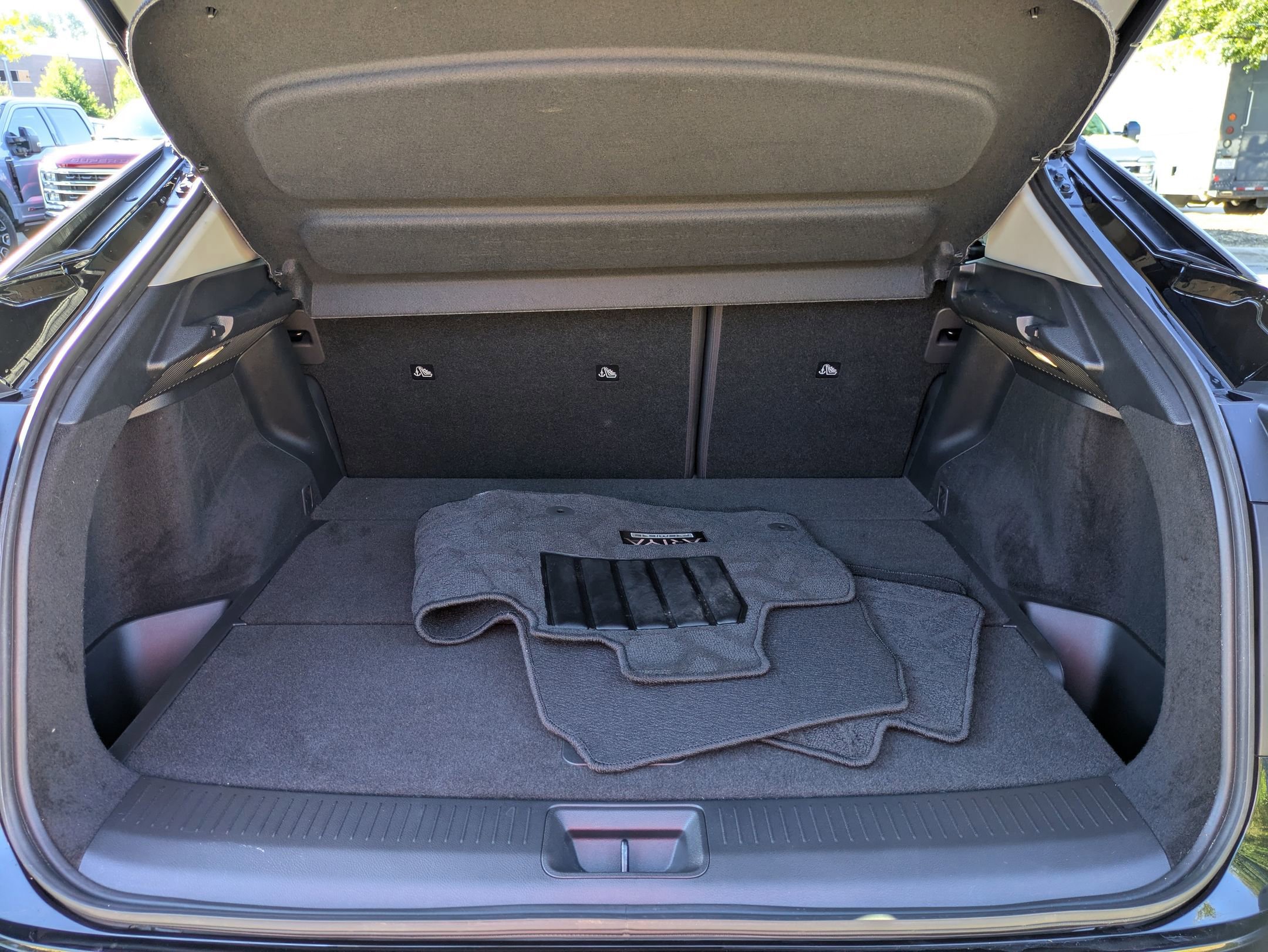 Used 2023 Nissan Ariya FWD image 34