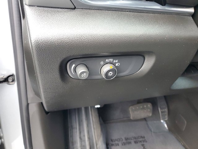 Used 2022 Chevrolet Traverse LT image 19