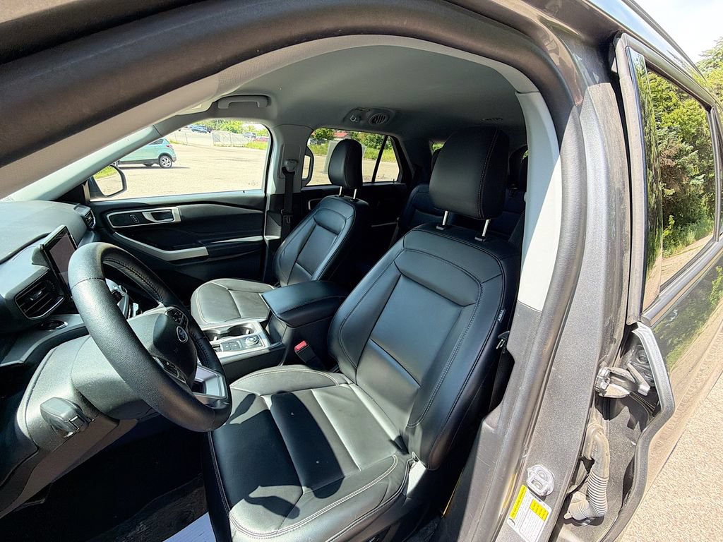 Certified 2023 Ford Explorer XLT w/ Equipment Group 202A AWD/4WD image 22