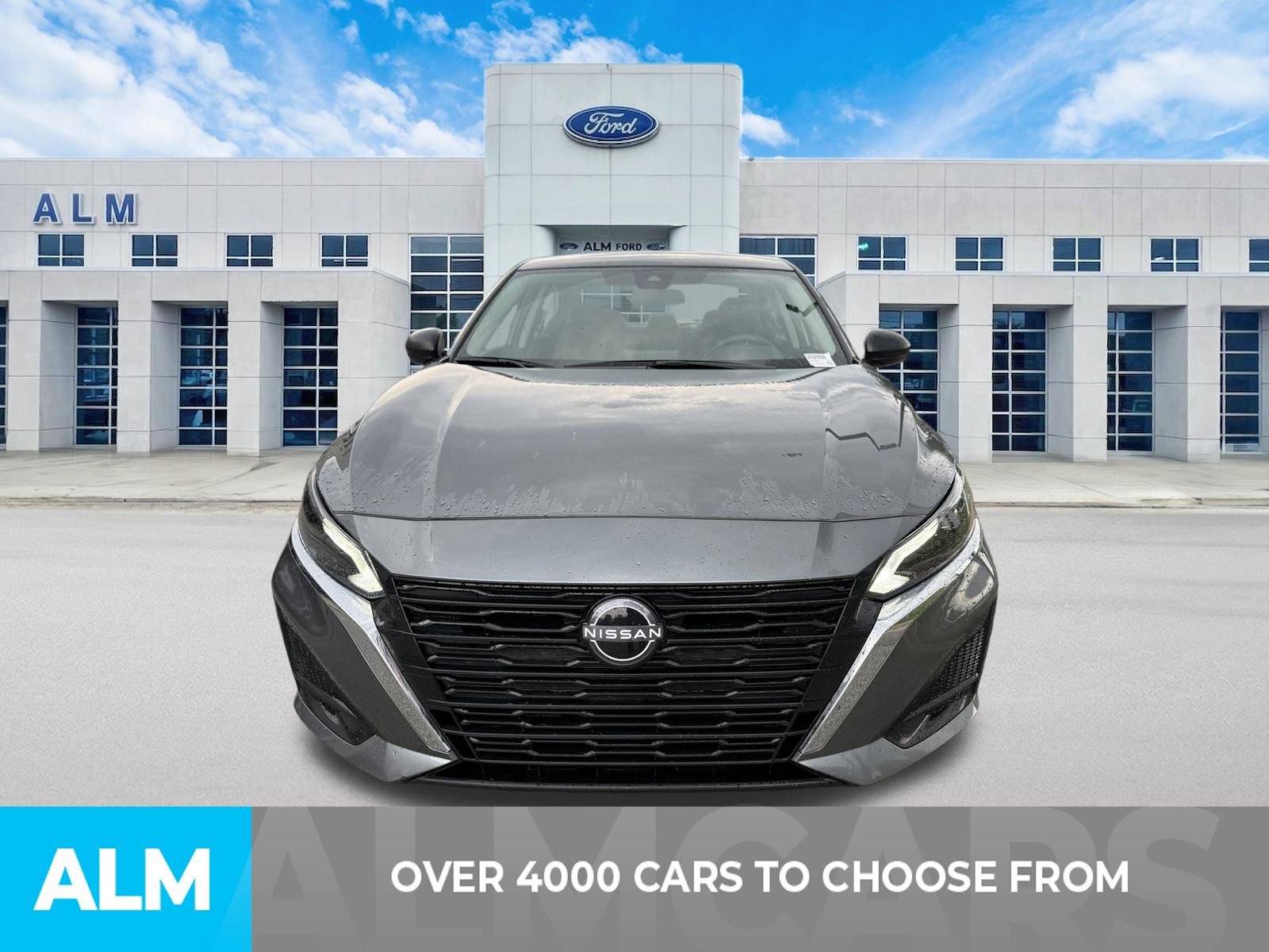 Used 2025 Nissan Altima 2.5 SV FWD image 2