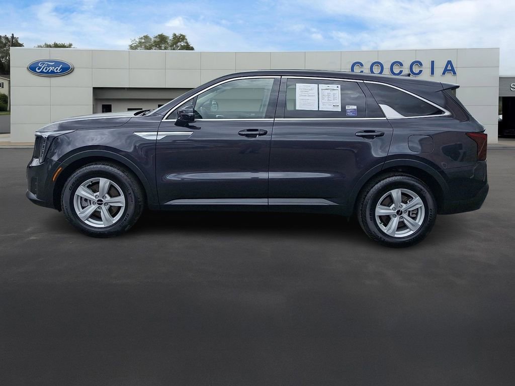 Used 2025 Kia Sorento LX FWD image 7