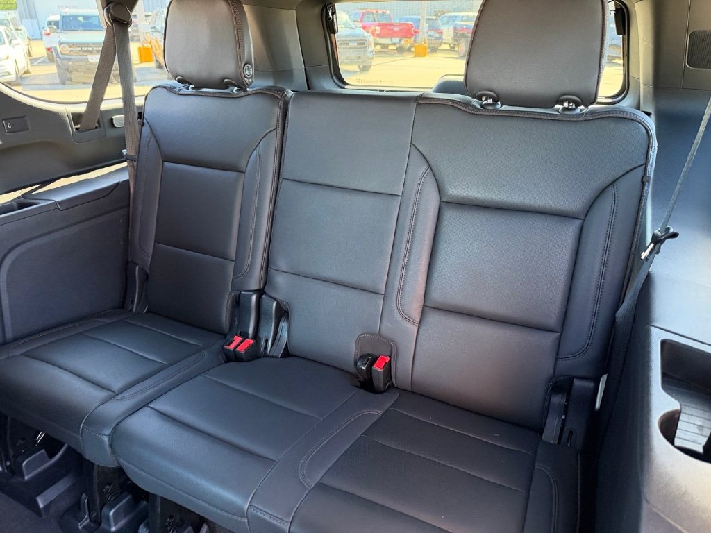 Used 2022 Chevrolet Suburban High Country AWD/4WD image 13
