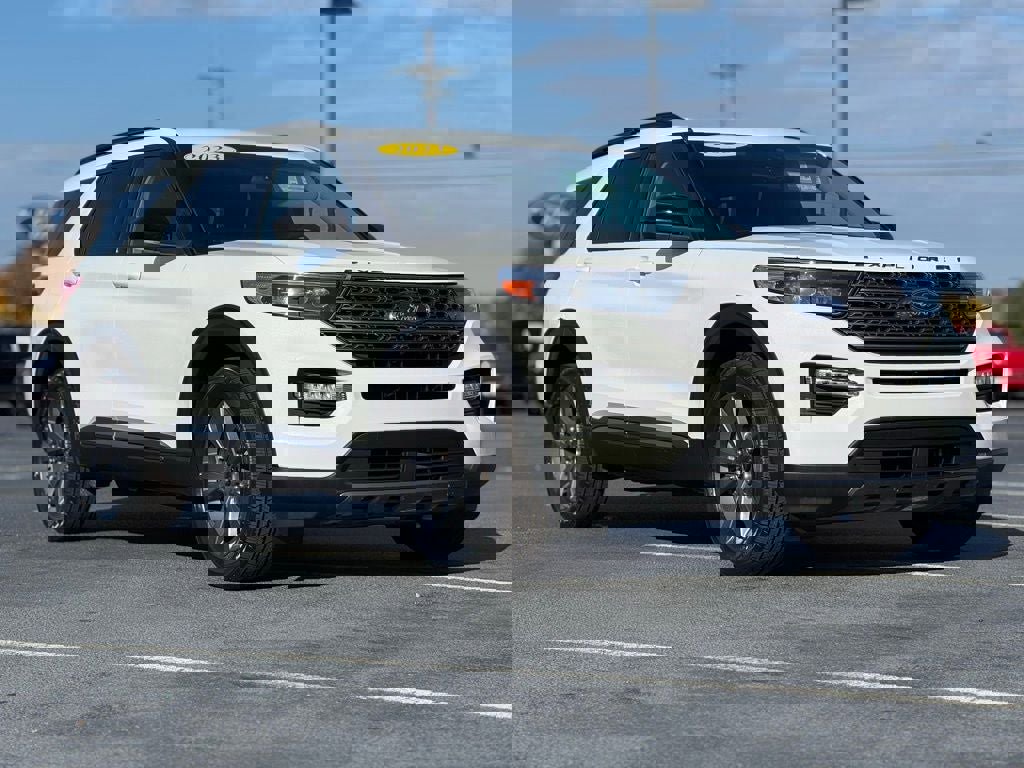 Certified 2023 Ford Explorer XLT w/ Equipment Group 202A image 2