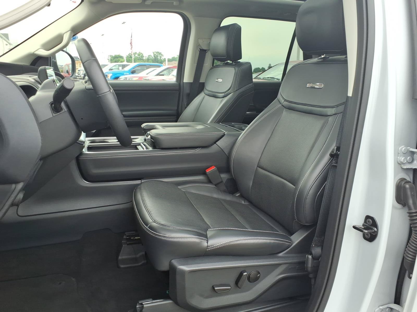Certified 2025 Ford Expedition Platinum AWD/4WD image 8