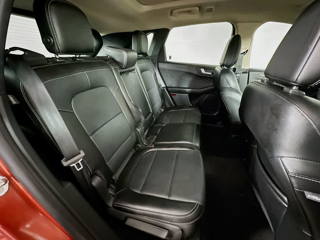 Certified 2020 Ford Escape Titanium AWD/4WD image 32