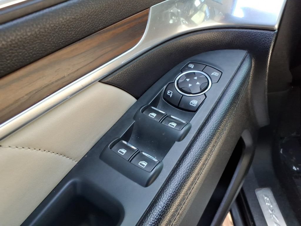 Certified 2019 Ford Explorer Limited w/ Limited Luxury Package AWD/4WD image 11