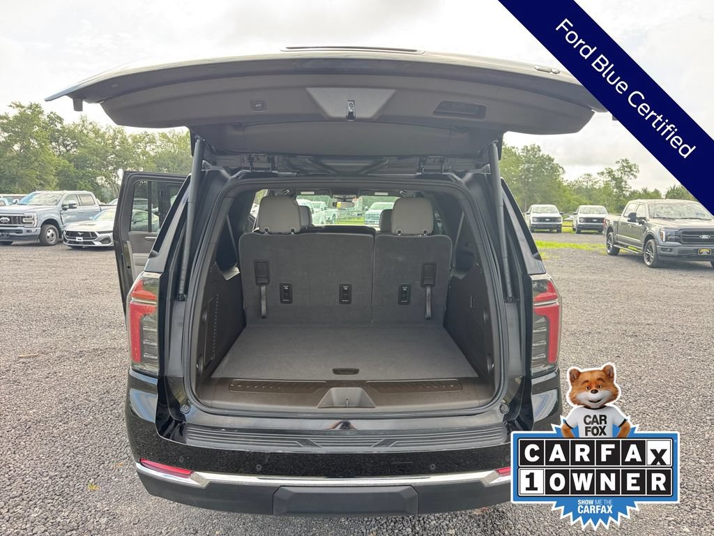 Used 2025 Chevrolet Suburban LT RWD image 31