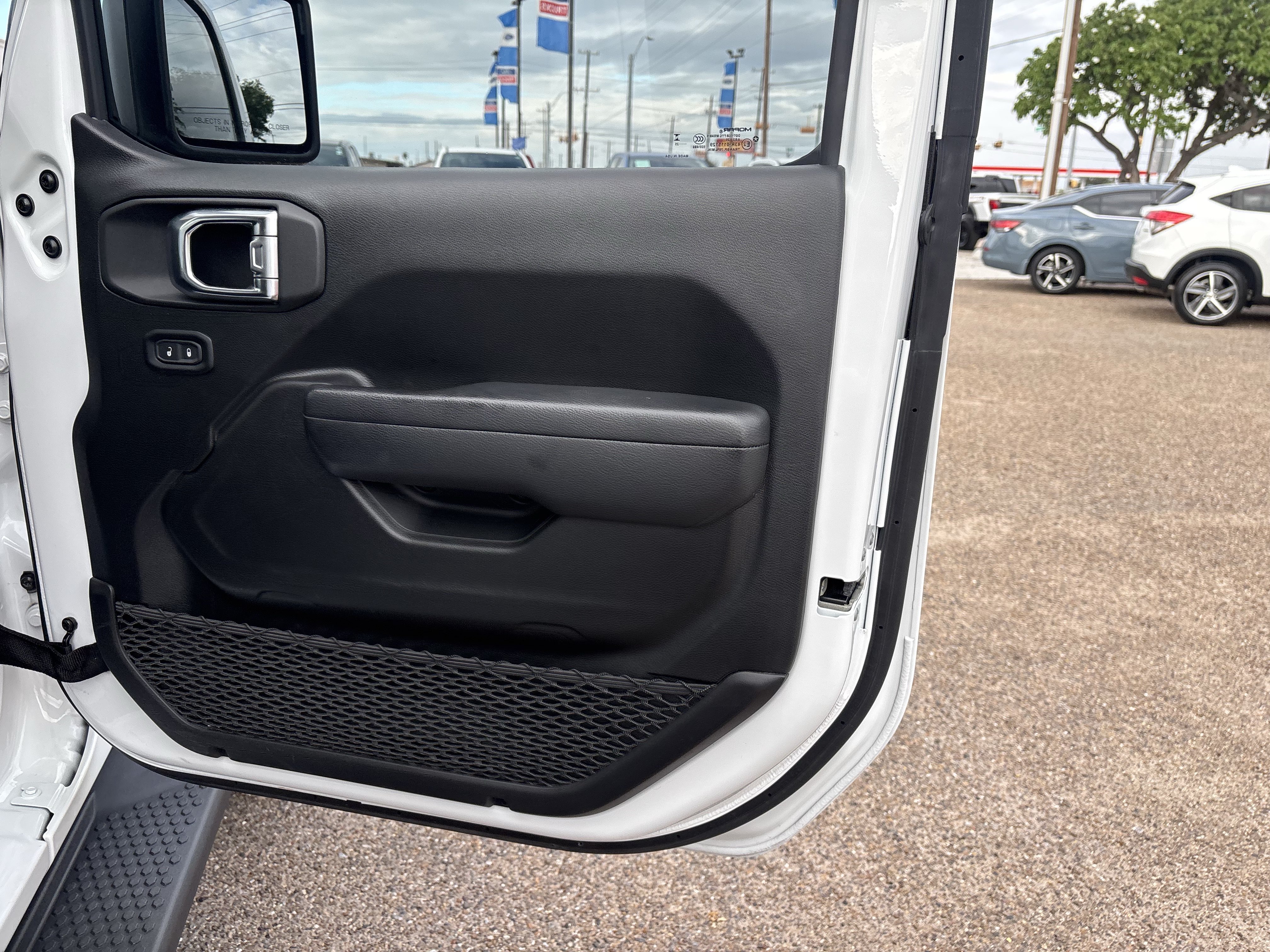 Used 2025 Jeep Wrangler Unlimited Sport AWD/4WD image 23