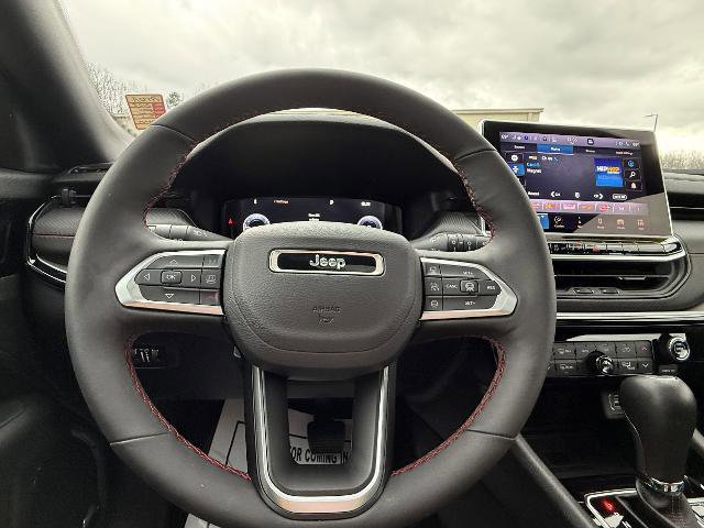 Used 2025 Jeep Compass Trailhawk w/ Trailhawk Elite Group image 16